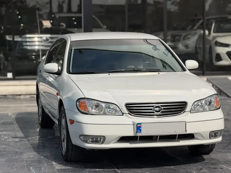 نمای جلوی نیسان ماکسیما ۱۳۸۱-۱۳۹۱