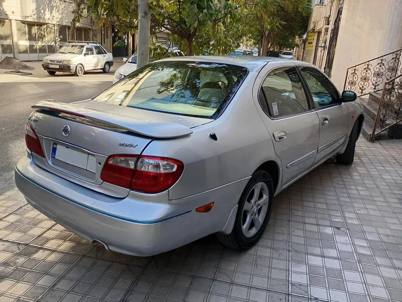 نمای عقب نیسان ماکسیما ۱۳۸۱-۱۳۹۱