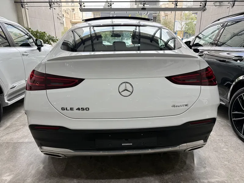 نمای عقب مرسدس بنز GLE ۴۵۰ مدل ۲۰۲۶ نمای عقب مرسدس بنز GLE ۴۵۰ مدل ۲۰۲۶