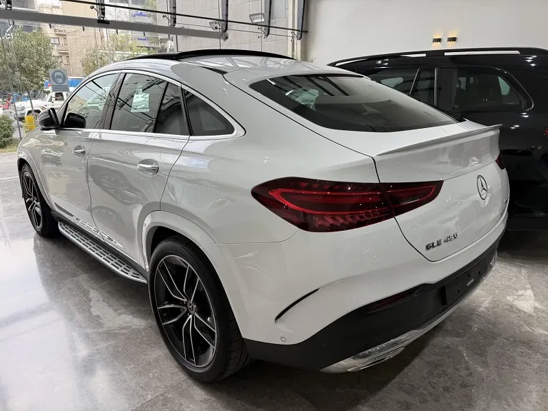 نمای جانبی مرسدس بنز GLE ۴۵۰ مدل ۲۰۲۶ نمای جانبی مرسدس بنز GLE ۴۵۰ مدل ۲۰۲۶