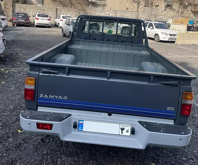 نیسان EX (اکستند) از نمای عقب