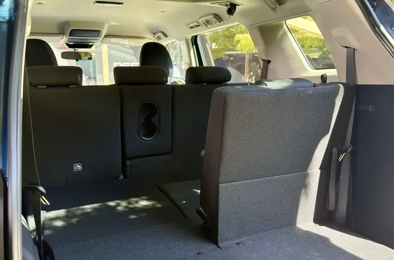 صندلی های ردیف سوم میتسوبیشی دستینیتور ۲۰۲۶ صندلی های ردیف سوم میتسوبیشی دستینیتور ۲۰۲۶