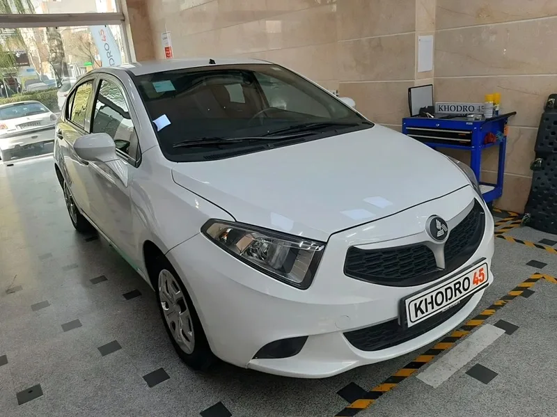 نمای جانبی برلیانس H220 نمای جانبی برلیانس H220