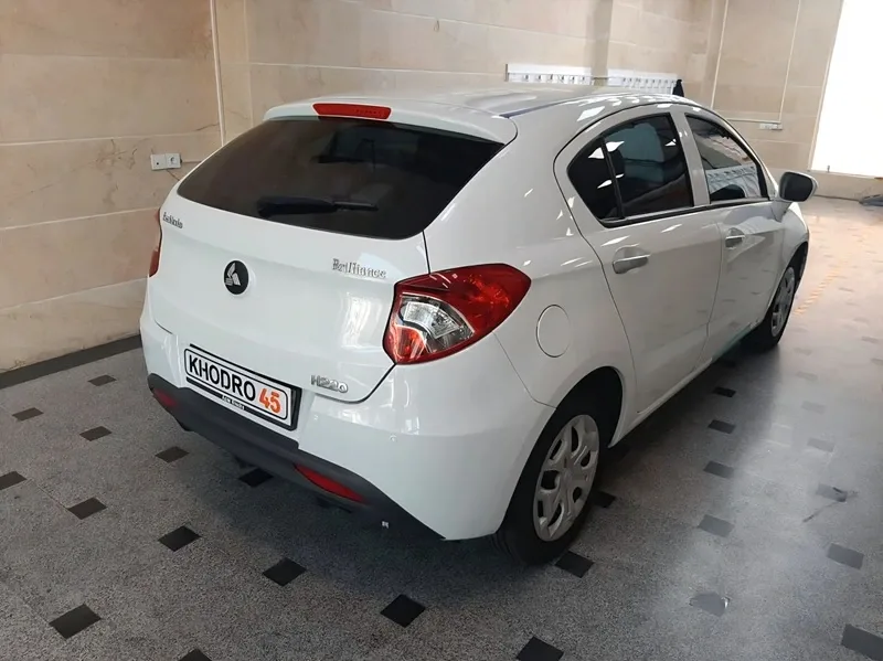 نمای عقب برلیانس H220 نمای عقب برلیانس H220