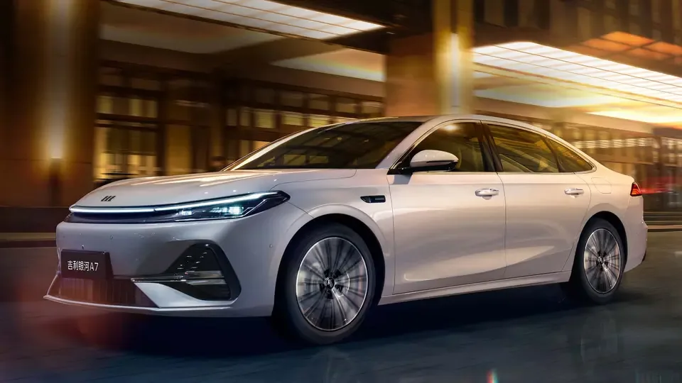 معرفی جیلی گلکسی A7 PHEV