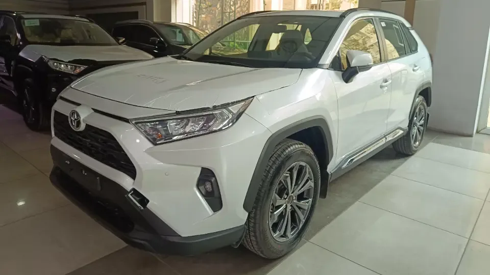 بررسی راوفور 2000 بنزینی برساوش (Toyota Rav4 2000)