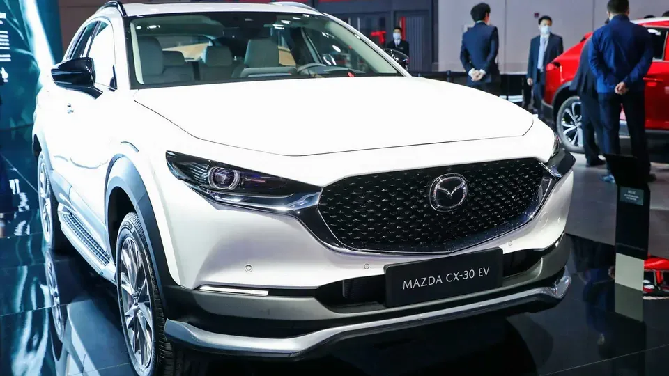 نمایش نسخه برقی از مزدا CX-30 در شانگهای