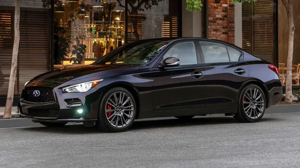 اینفینیتی Q50 نسخه Black Opal