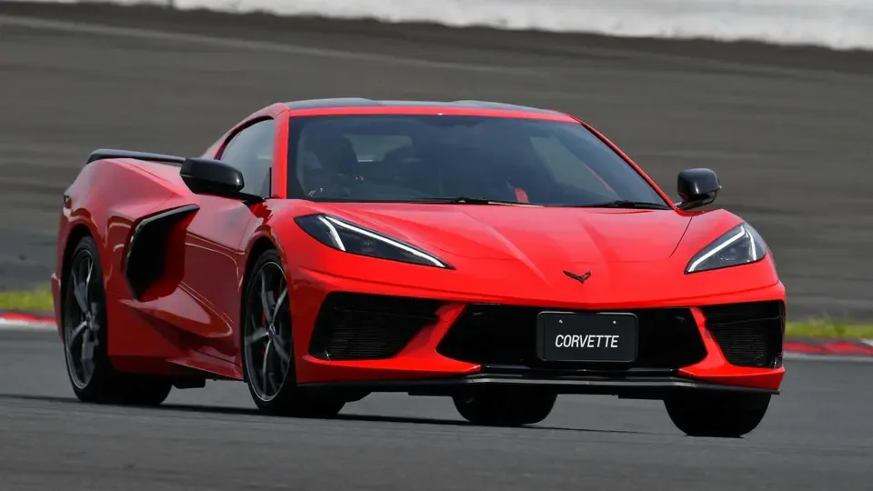 نسخه فرمان-راست شورولت کوروت وارد ژاپن شد