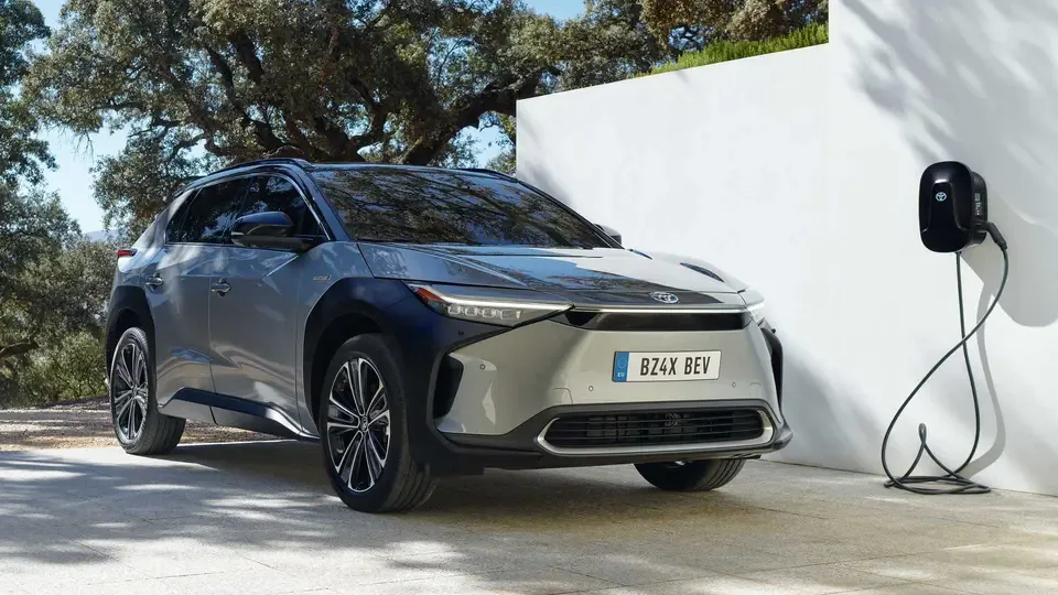 بررسی تویوتا بی زد 4 ایکس برقی برساوش (Toyota BZ4X)