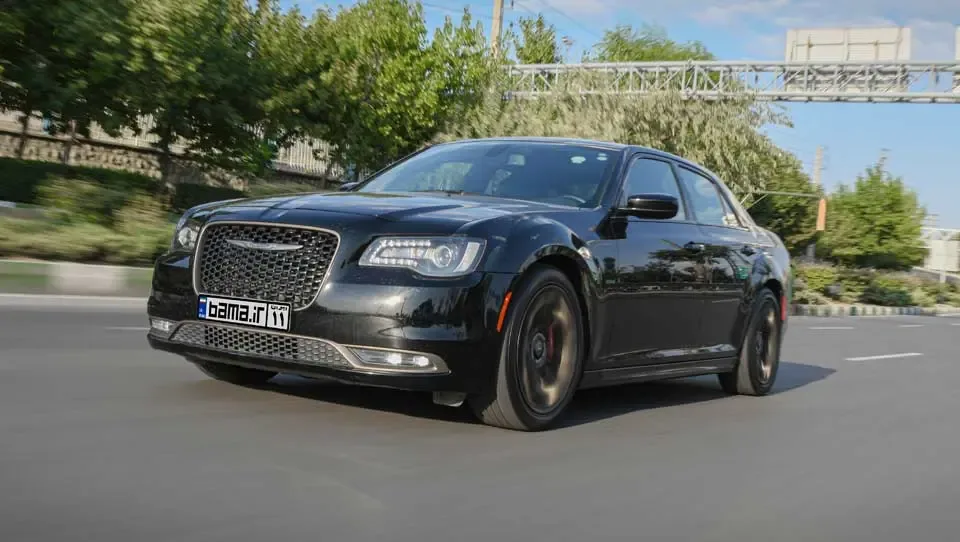 تست و بررسی کرایسلر 300S