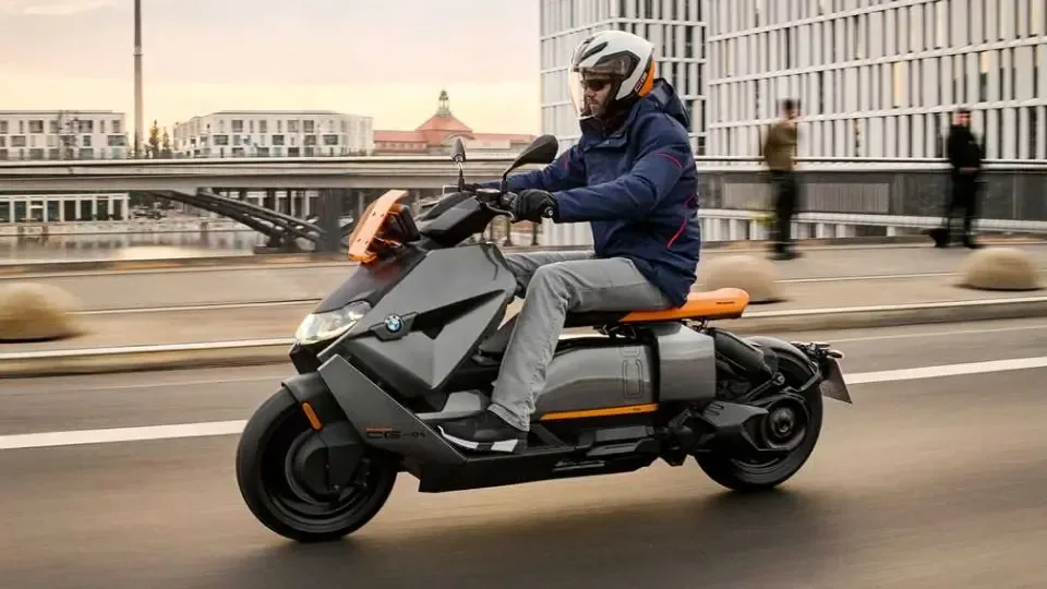 معرفی اسکوتر برقی ب‌ام‌و CE-04