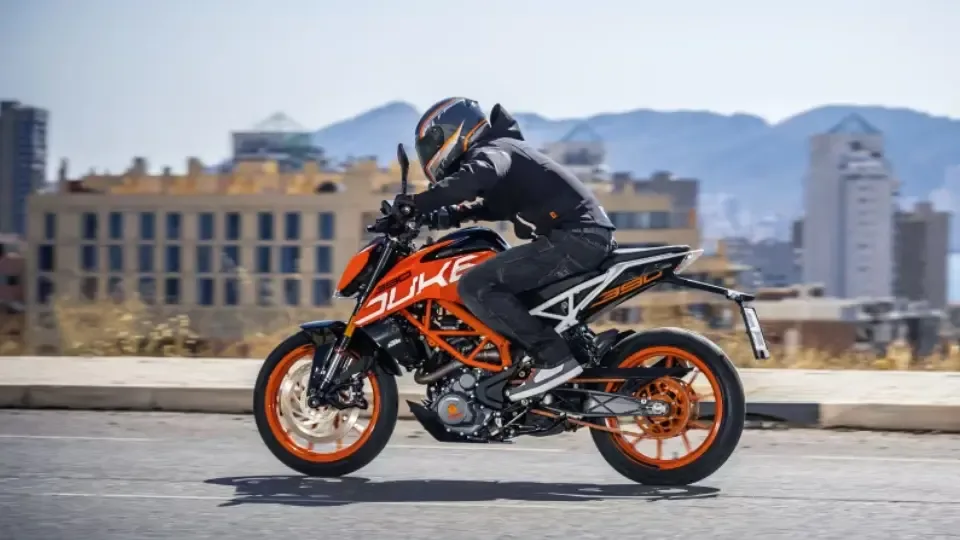 باجاج به یاری KTM آمد