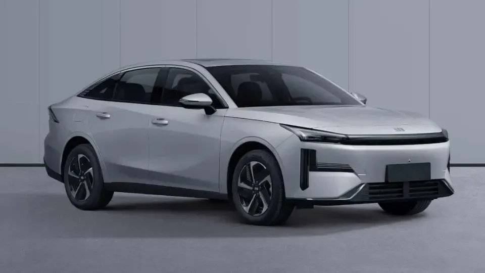 معرفی جیلی گلکسی L6 EM-i PHEV