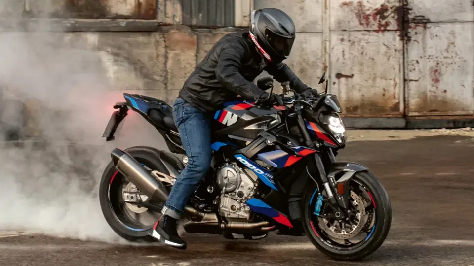 معرفی موتورسیکلت ب ام و M1000R