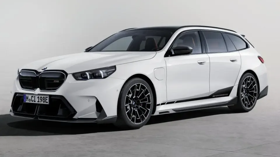ب ام و M5 تورینگ با قطعات M پرفورمنس