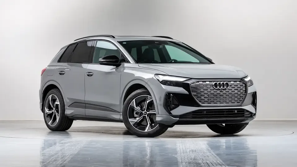 بررسی آئودی Q4 e-tron نسخه 45 نادین خودرو