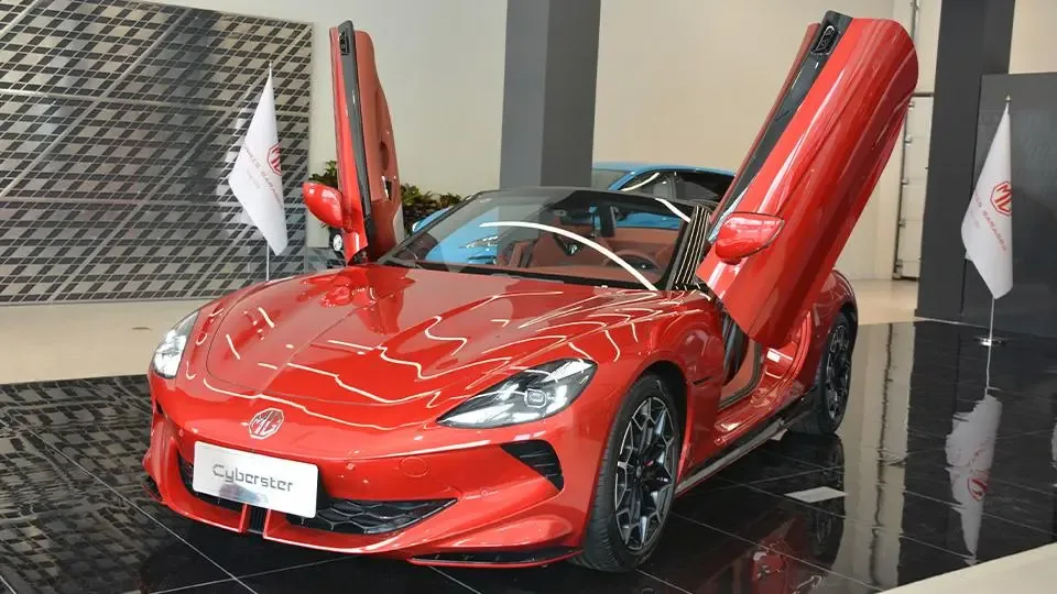 بررسی ام جی سایبرستر فردا موتور (MG Cyberster)